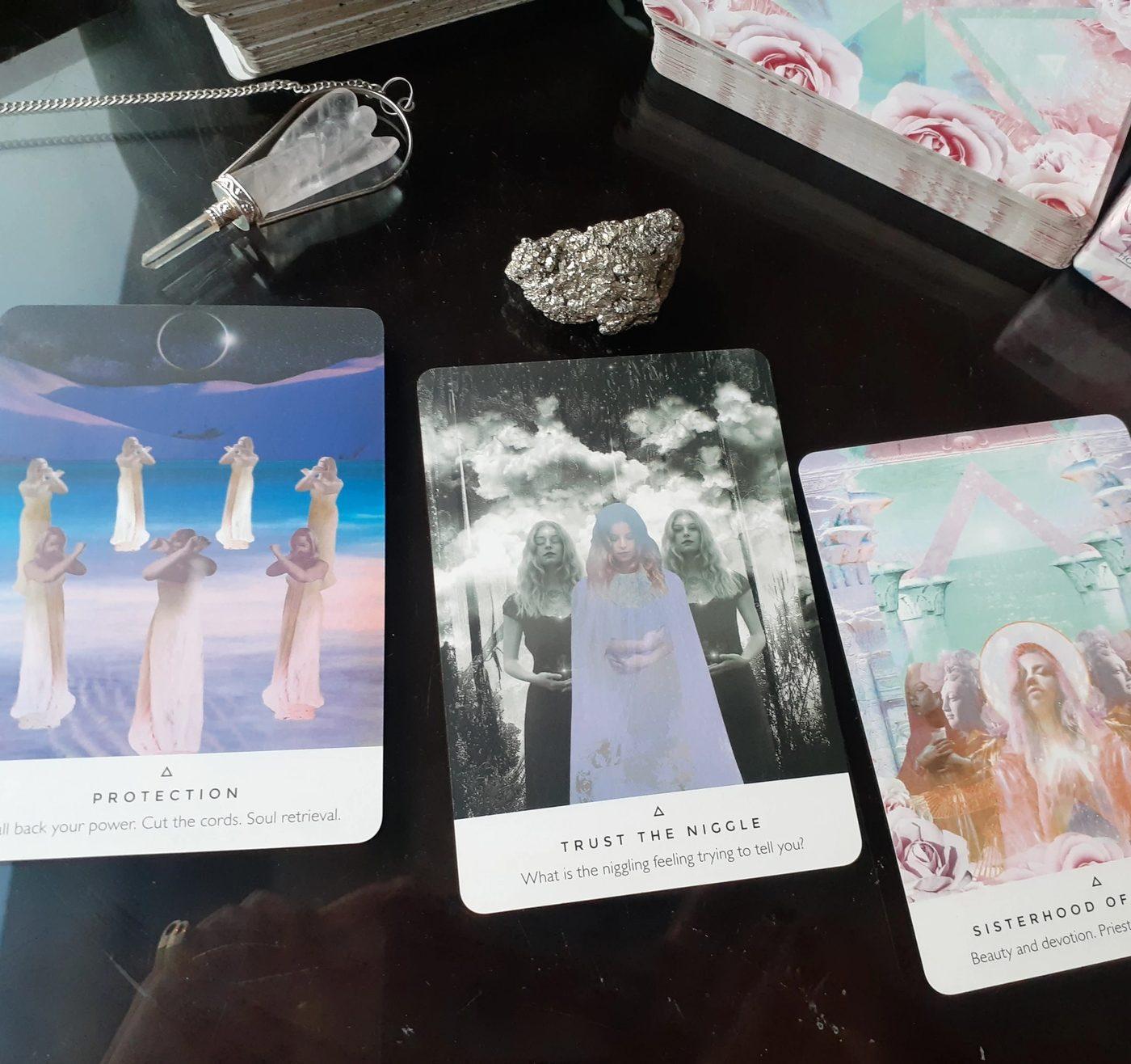 Tarot & Oracle Reading